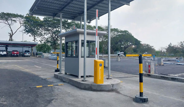 Xe máy và ô tô vào ra chung Barie